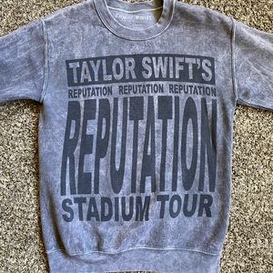 reputation stadium tour crewneck